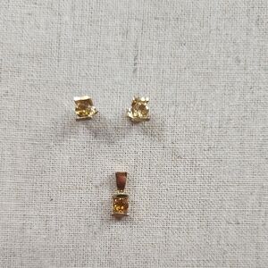 Elegant Gold Jewelry Set with Yellow Stones